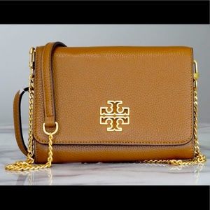 Classic style NWT Authentic Tory Burch “Britten Chain Wallet”
